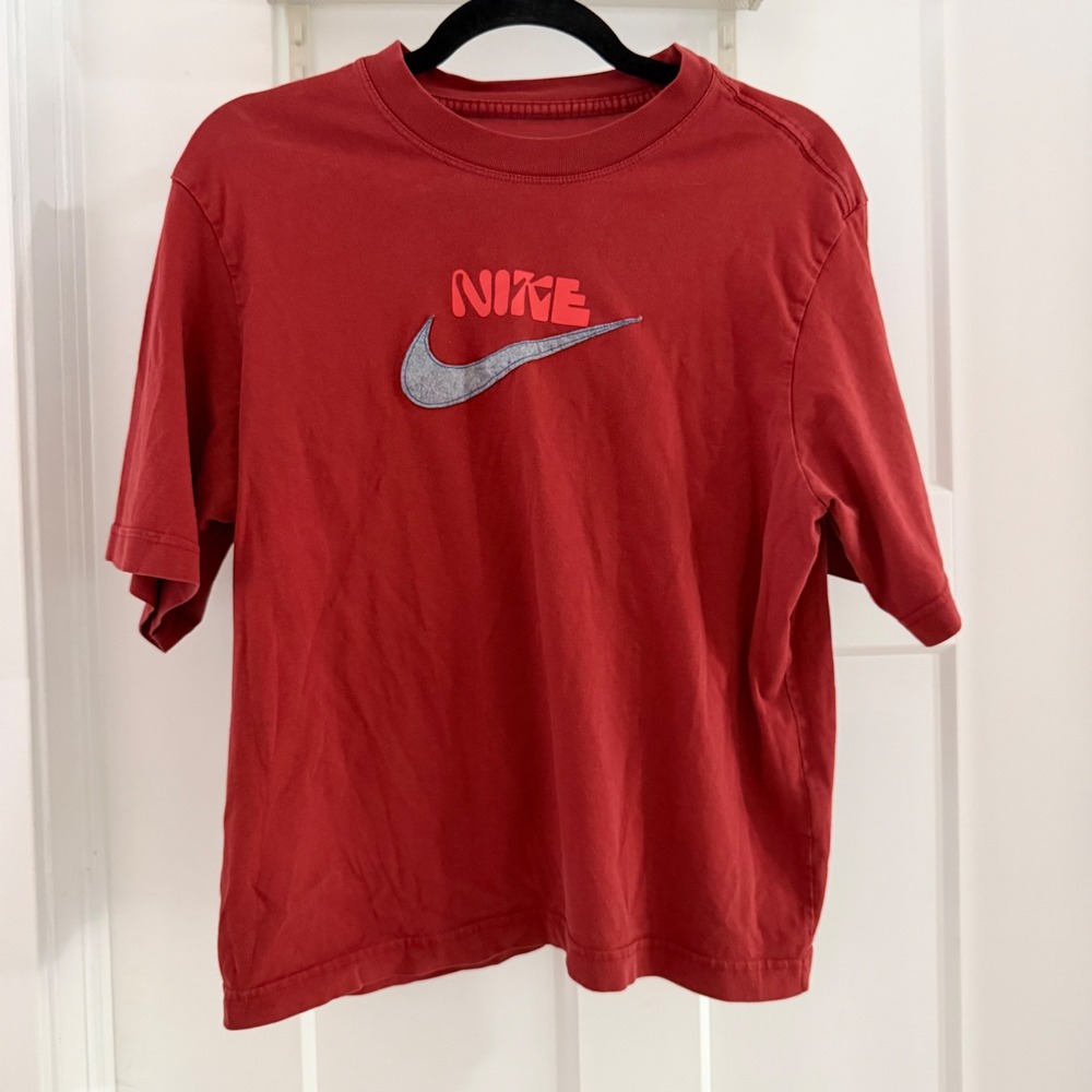 Nike Loose Fit Red Graphic T-Shirt Grey Swoosh Women's S Casual Athletic T